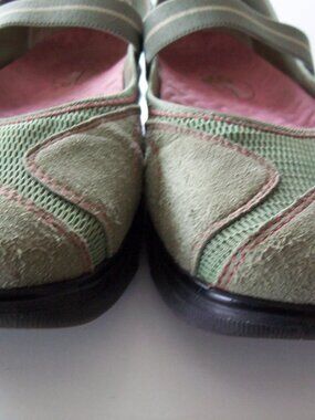 Earth Shoes Mary Jane Style Shoes Size 8M Light Green